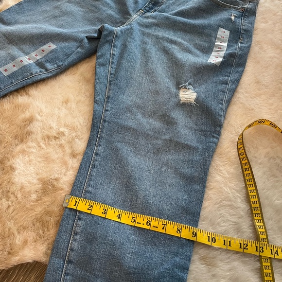 NWT Old Navy High-Waisted OG Straight Cut-Off Jeans in Alma 18 - Picture 14 of 15